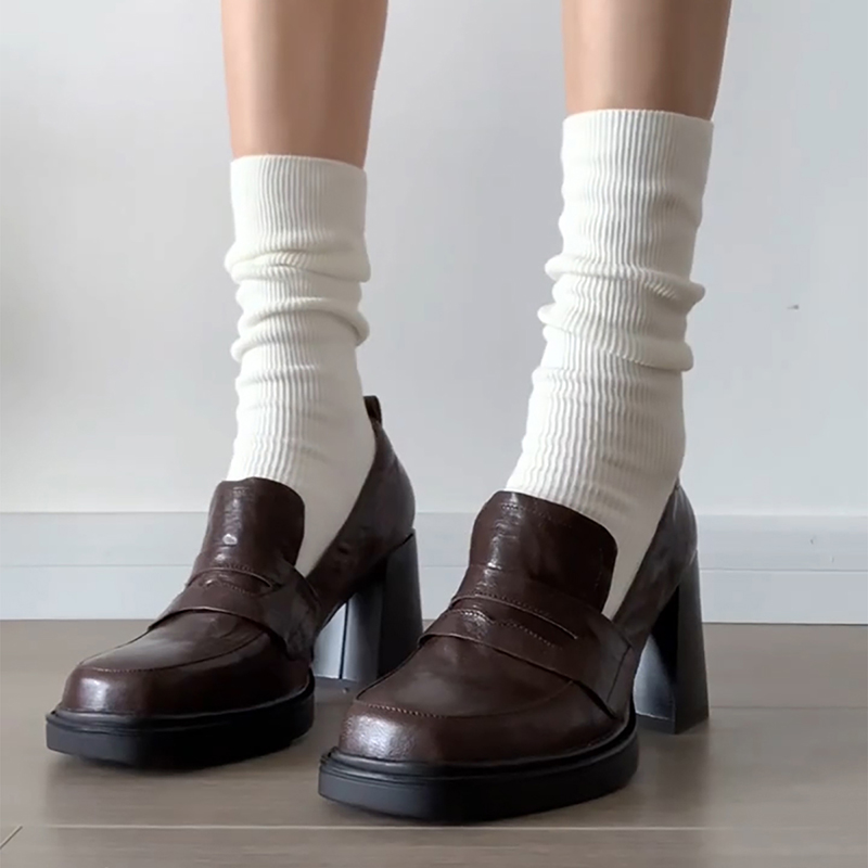 Vintage Fashion Online - Damskie mokasyny w stylu college'u modne