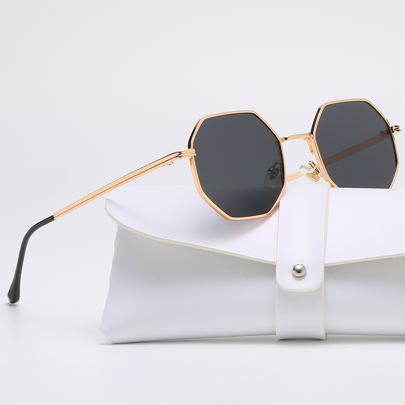 Vintage Fashion De - Kwadratowe Metalowe Okulary Przeciwsłoneczne Vintage Damskie